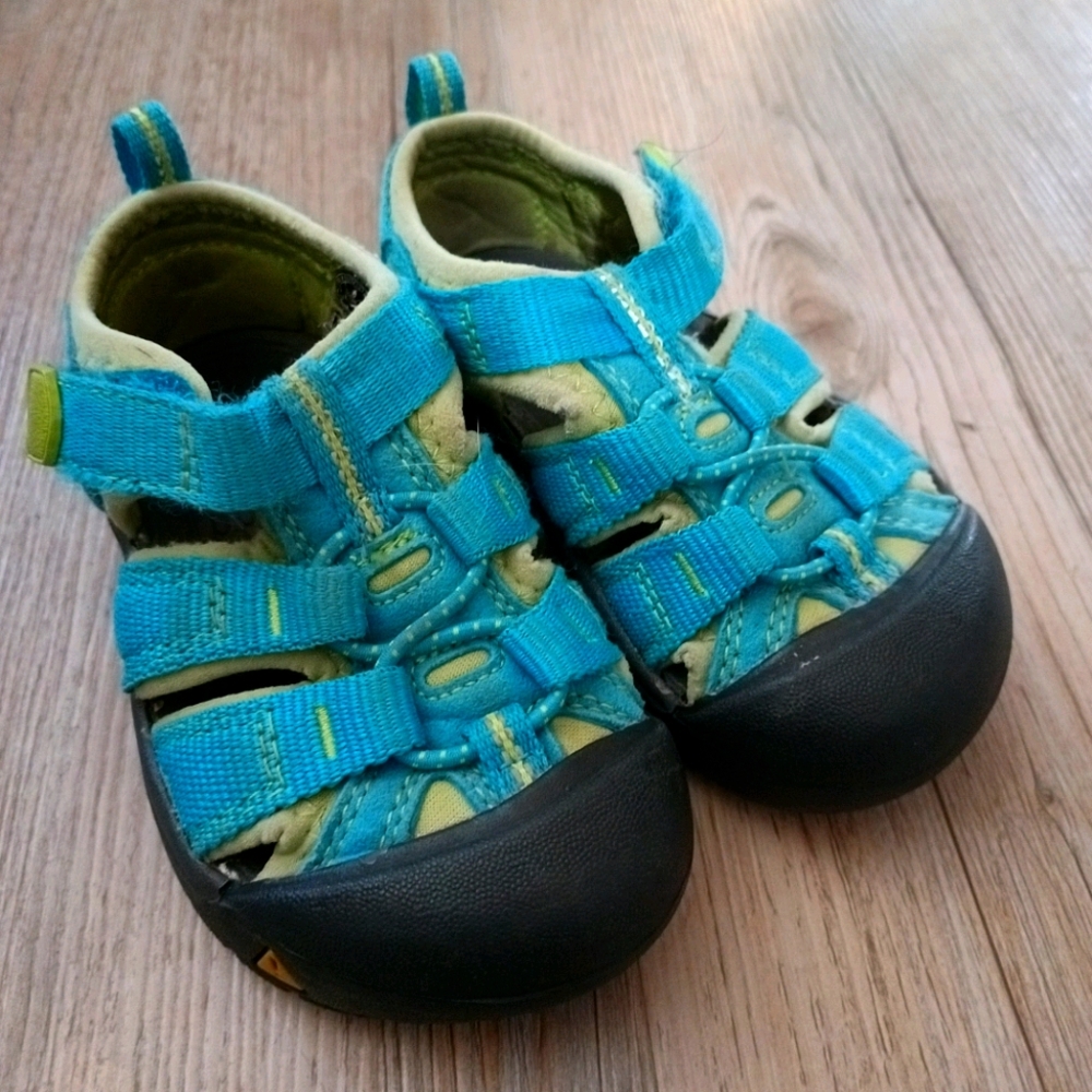 Keen Closed Toed Sandals for Boys or Girls sz 6